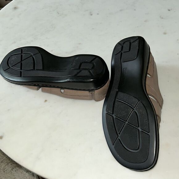 Naturalizer leather slip on taupe sandals size 8W‎ - Picture 9 of 9
